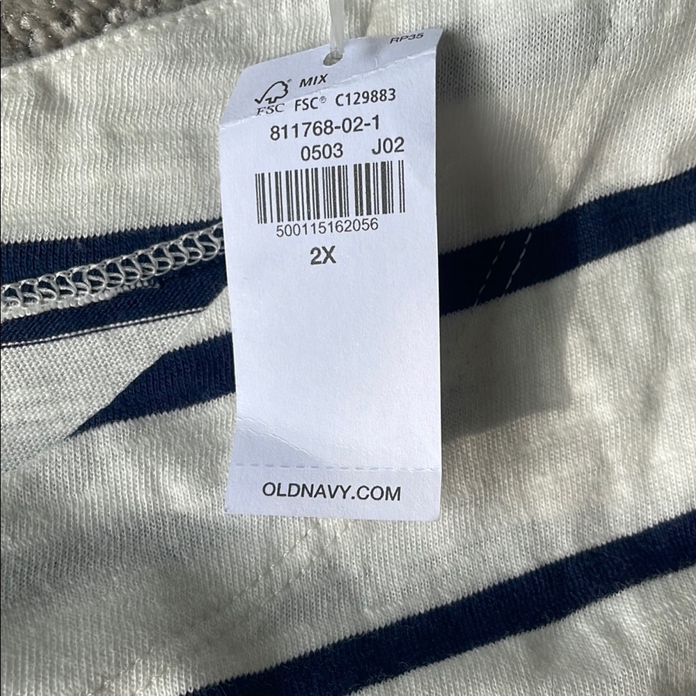 Old Navy Boxy 3/4 Sleeve Top NWT - Picture 3 of 4